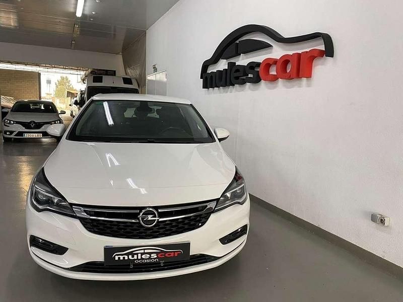 Usado Opel Astra Dynamic 110 CV (80 kW) 2019 Blanco Utilitario