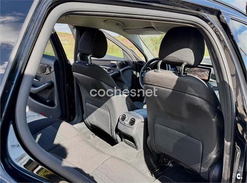 Usado Mercedes C200 150 CV (110 kW) 2018 Negro Familiar
