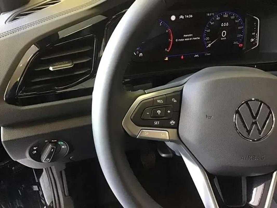 Usado VW T-Roc 116 CV (85 kW) 2025 Negro SUV