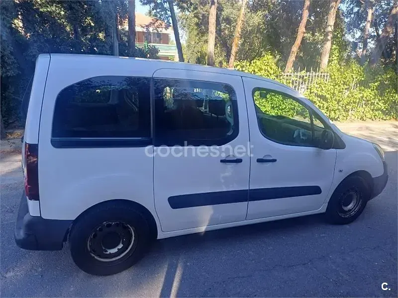 Usado Peugeot Partner Tepee Active 100 CV (73 kW) 2016 Blanco Monovolumen