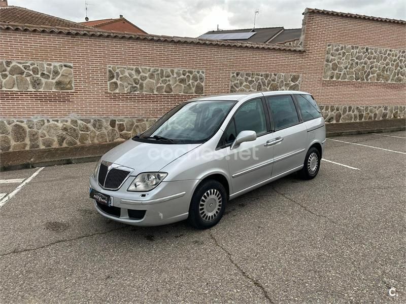 Gris / plata Usado 2003 Lancia Phedra Monovolumen | 2000 € - Imagen 1/4