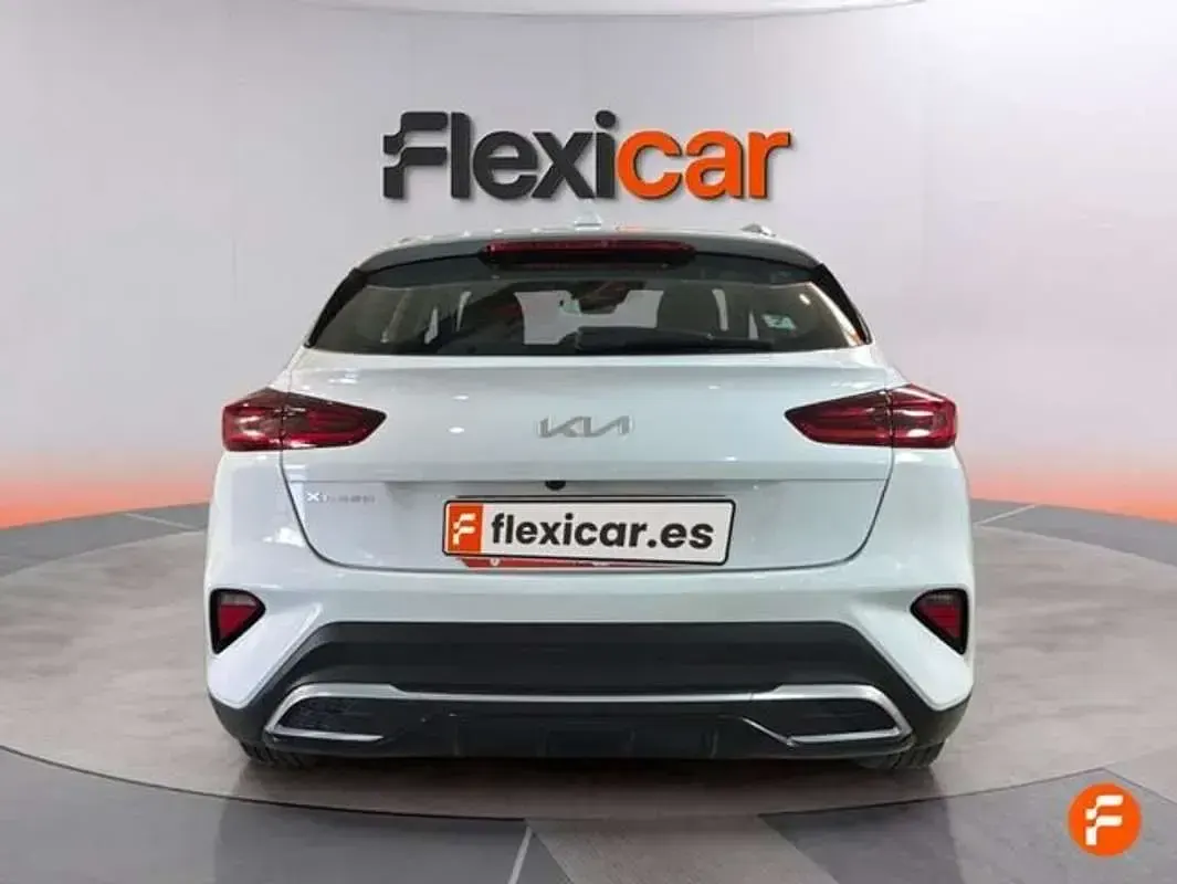 Usado Kia XCeed 101 CV (74 kW) 2024 Blanco SUV