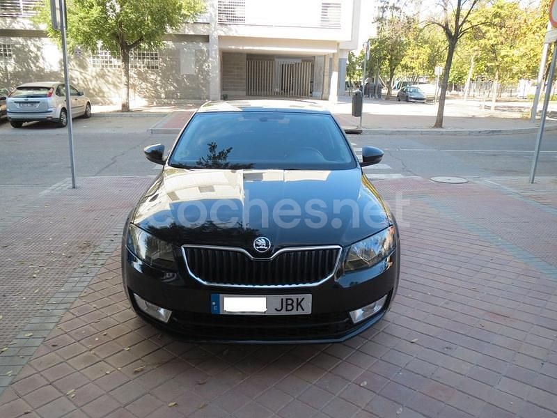 Negro Usado 2015 Skoda Octavia Ambition Berlina | 7500 € (Super precio) - Imagen 1/4