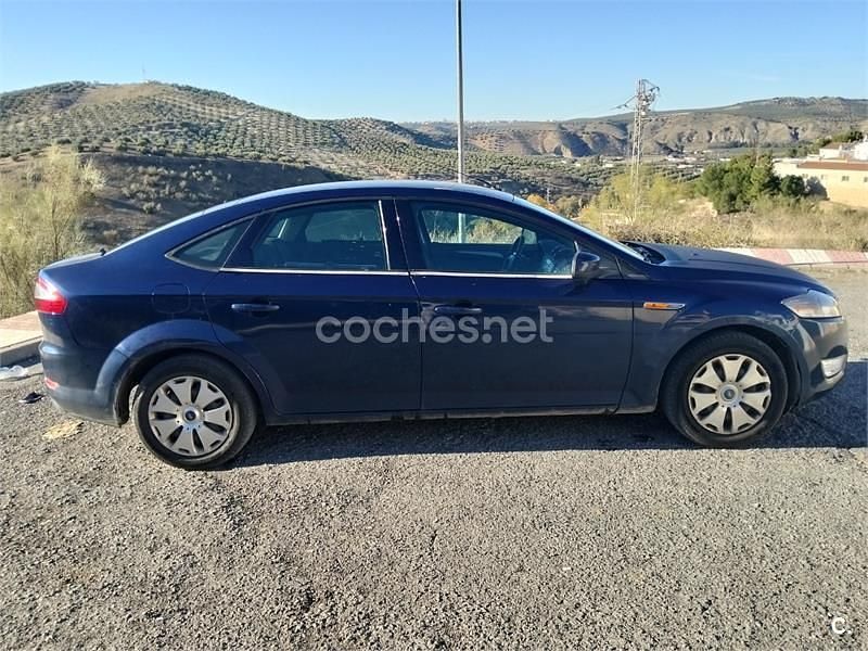 Usado Ford Mondeo Ambiente 125 CV (91 kW) 2007 Azul Berlina