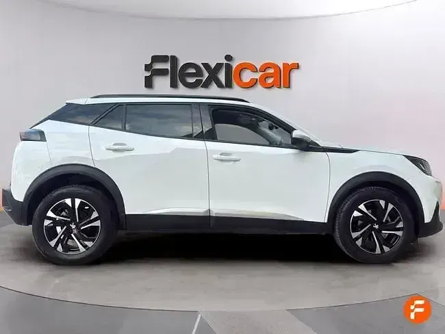 Usado Peugeot 2008 Allure 100 CV (73 kW) 2021 Blanco SUV