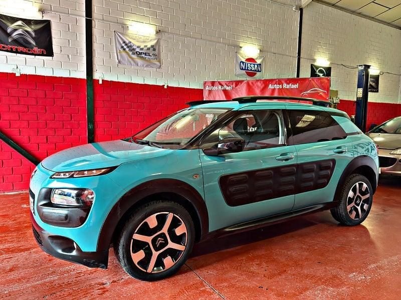 Usado Citroën C4 Cactus Feel 100 CV (73 kW) 2015 Azul Utilitario
