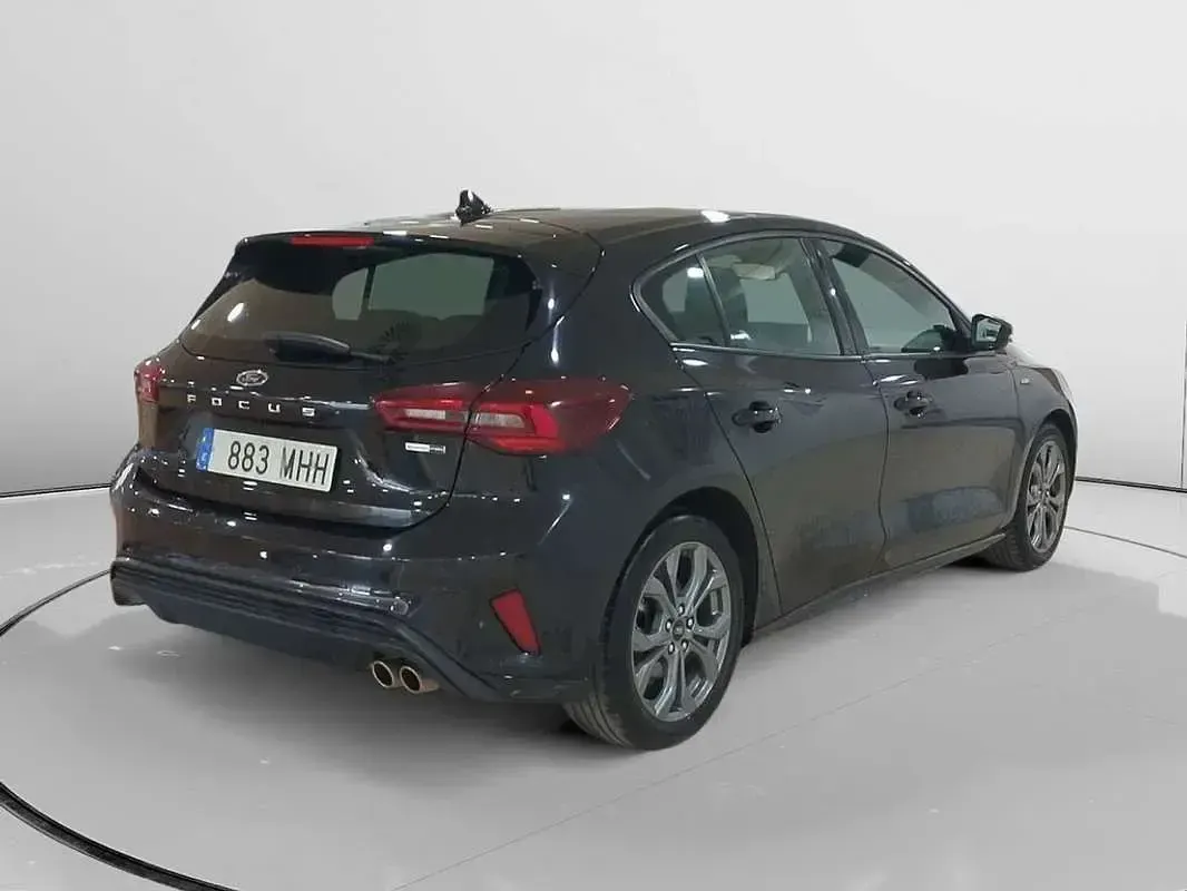 Usado Ford Focus ST-Line 125 CV (91 kW) 2023 Negro Utilitario