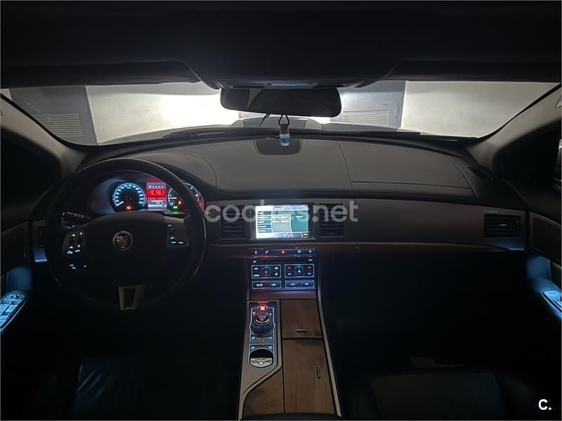 Usado Jaguar XF Luxury 240 CV (176 kW) 2011 Gris / plata Berlina