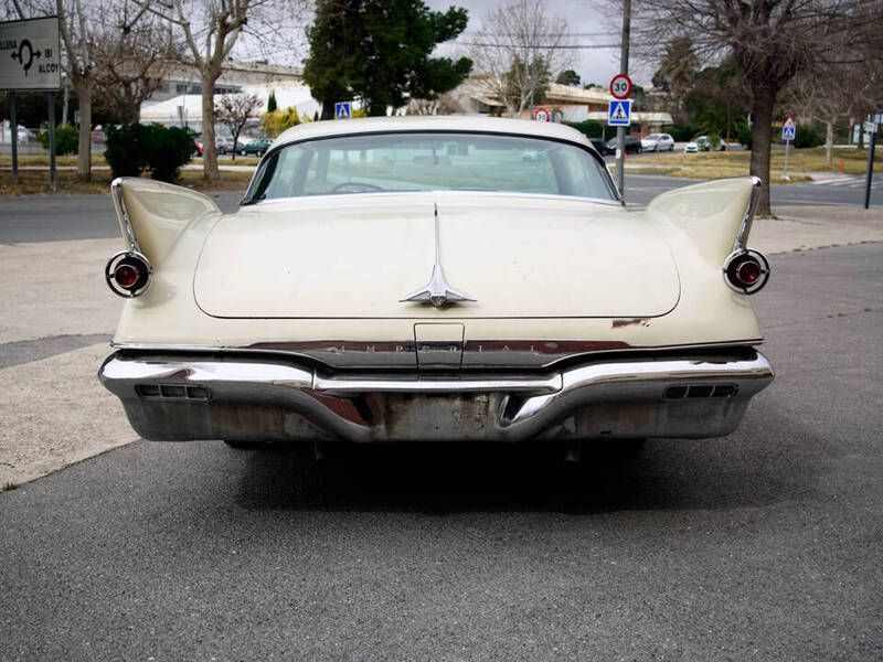 Usado Chrysler Imperial 350 CV (257 kW) 1961 Amarillo Coupe