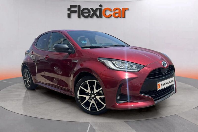 Granate Usado 2021 Toyota Yaris Hybrid Active Berlina | 17.990 € (Precio justo) - Imagen 1/4