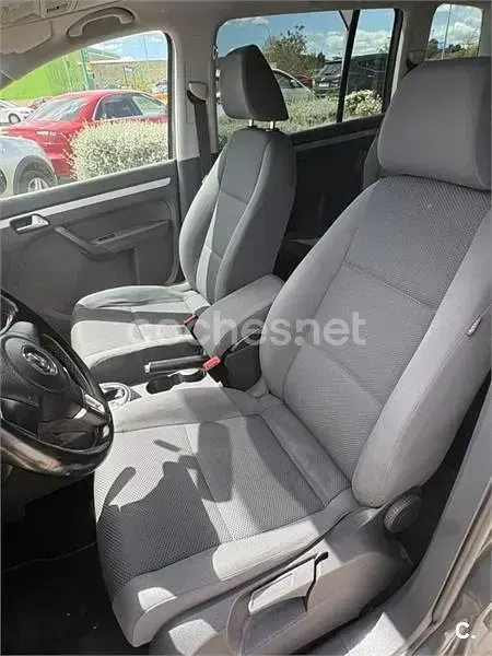 Begagnad VW Touran Advance 105 HK (77 kW) 2013 Grå Minibuss