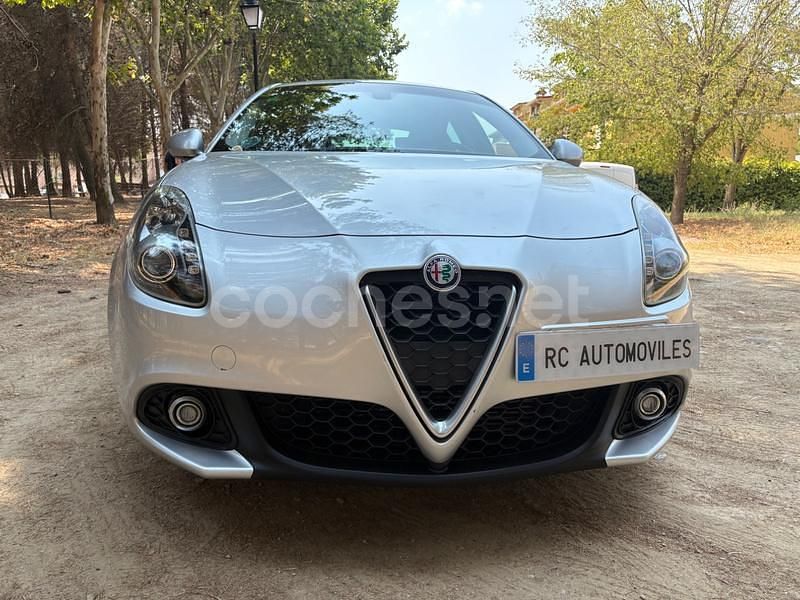 Usado Alfa Romeo Giulietta 120 CV (88 kW) 2017 Gris / plata Utilitario