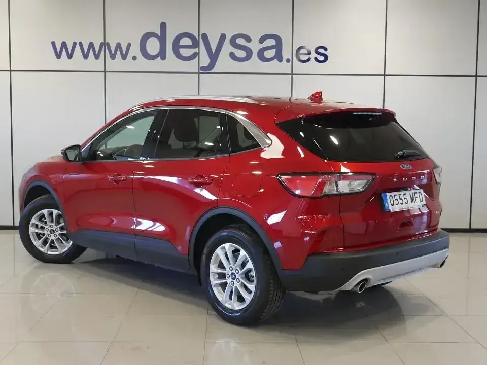 Usado Ford Kuga Titanium 225 CV (165 kW) 2023 Rojo SUV