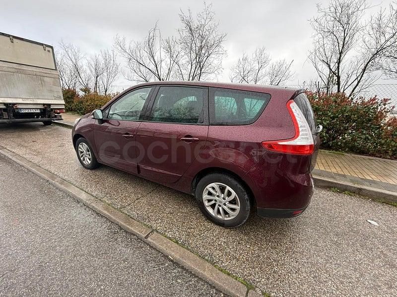 Usado Renault Grand Scénic III Dynamique 110 CV (80 kW) 2014 Granate Monovolumen