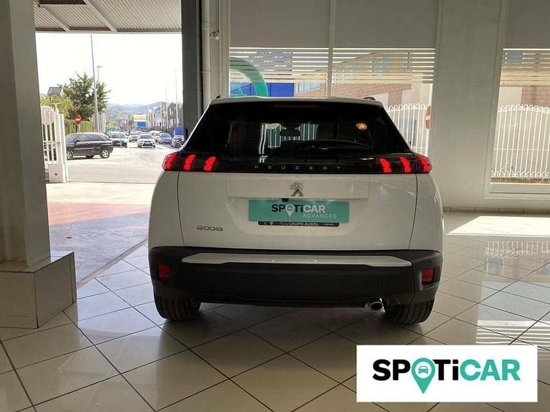 Usado Peugeot 2008 Allure 110 CV (80 kW) 2021 Blanco SUV