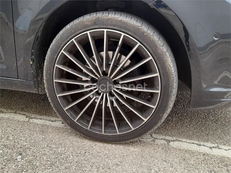 Usado VW Touran Business 105 CV (77 kW) 2015 Negro Monovolumen