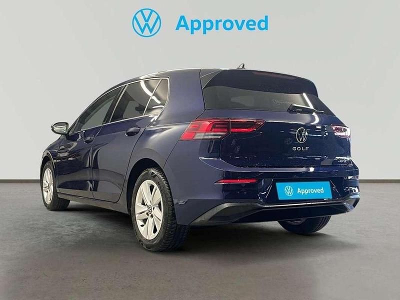 Usado VW Golf VIII Life 150 CV (110 kW) 2020 Azul Berlina