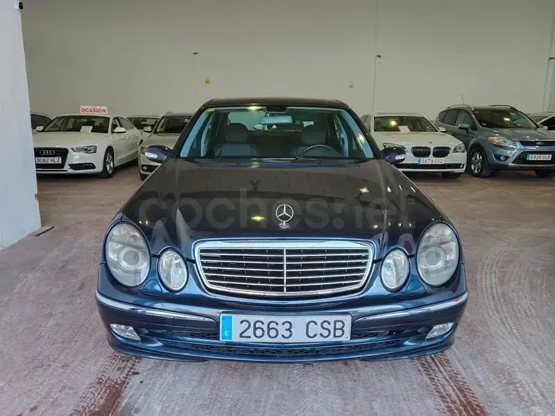 Usado Mercedes E270 Avantgarde 177 CV (130 kW) 2004 Azul Berlina