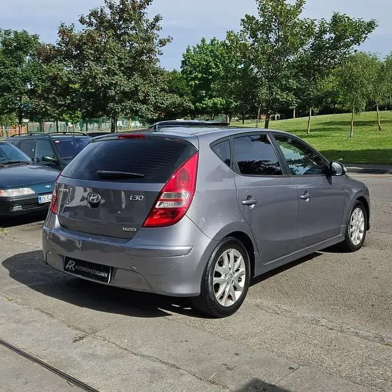 Usado Hyundai i30 GLS 128 CV (94 kW) 2011 Gris Utilitario