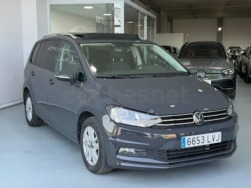 Usado VW Touran Advance 150 CV (110 kW) 2021 Gris / plata Monovolumen