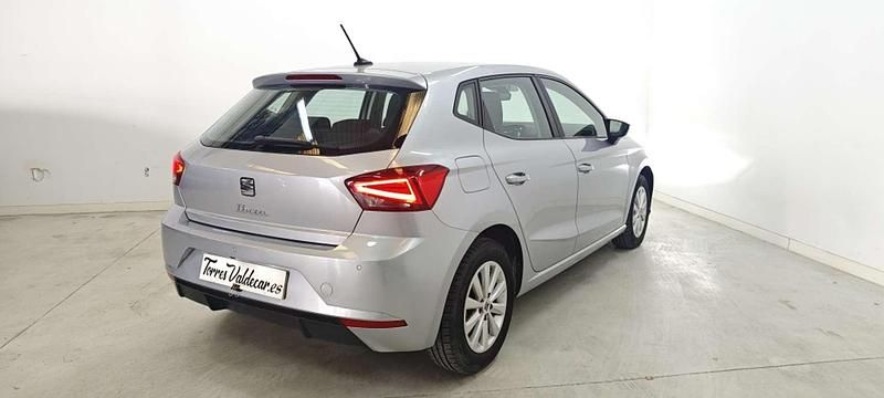 Usado Seat Ibiza Style 110 CV (80 kW) 2021 Gris Utilitario