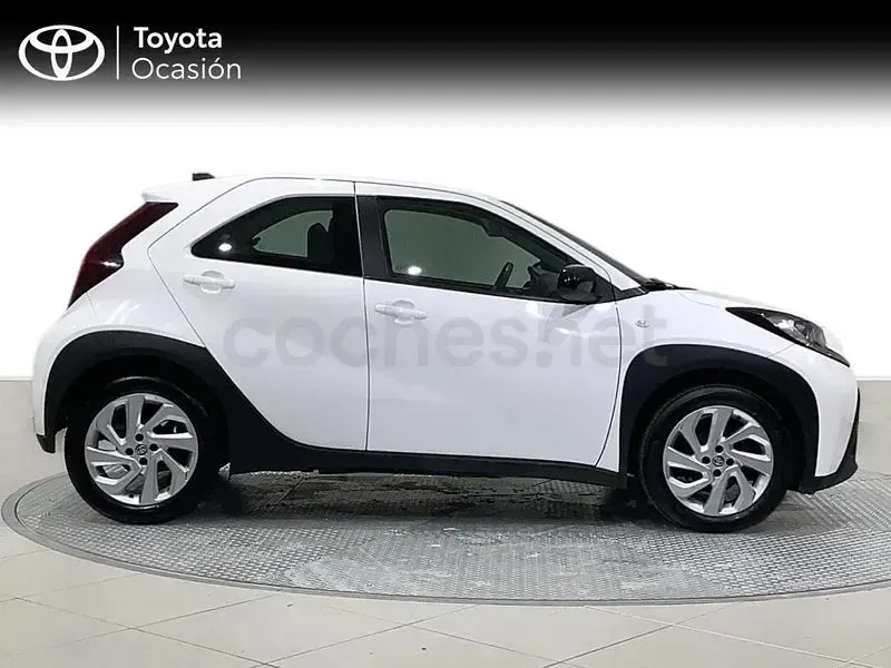 Usado Toyota Aygo X Play 72 CV (52 kW) 2024 Blanco SUV