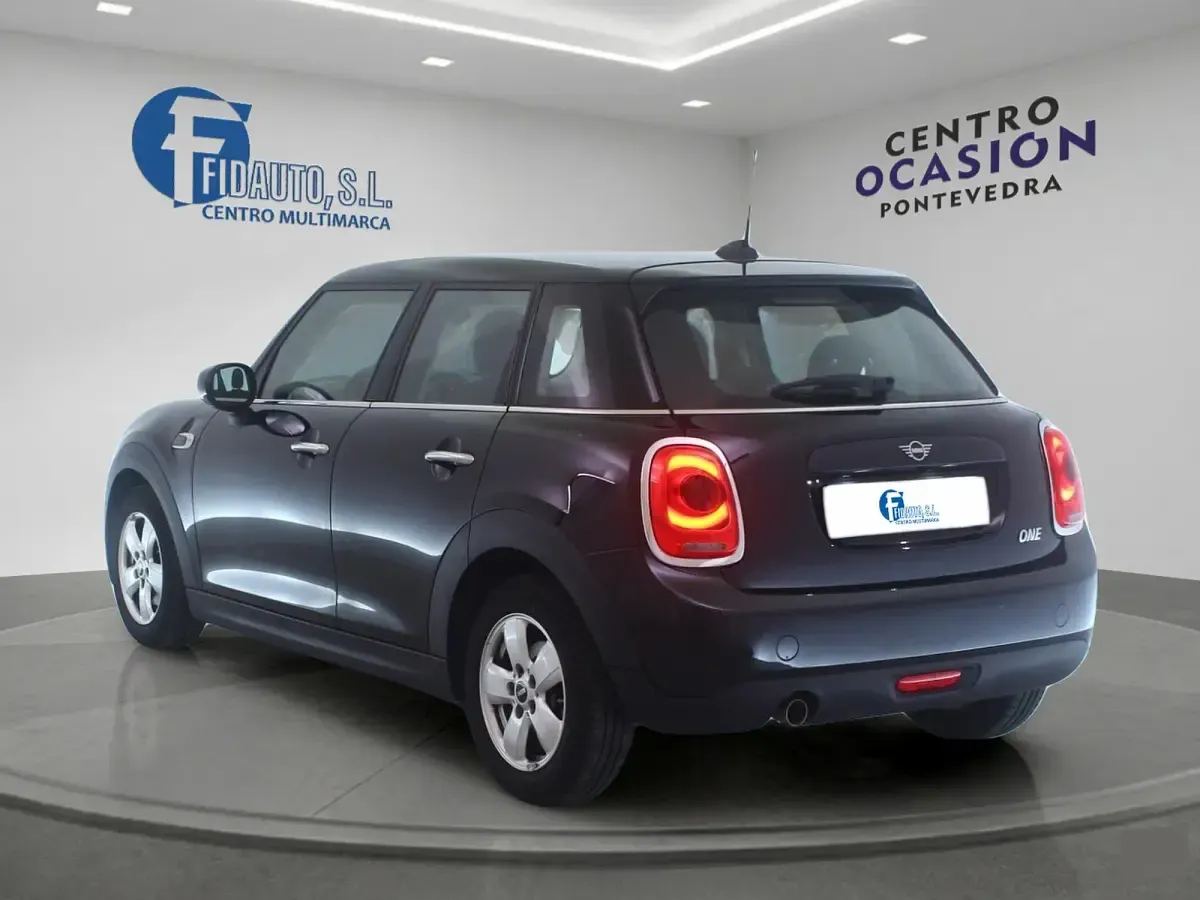 Usado Mini ONE 102 CV (75 kW) 2020 Negro Utilitario