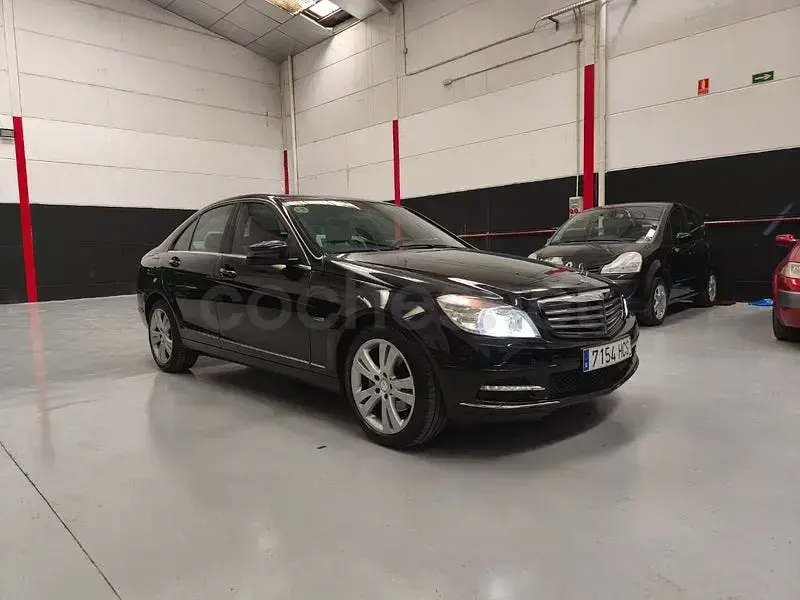 Usado Mercedes C220 170 CV (125 kW) 2011 Negro Familiar