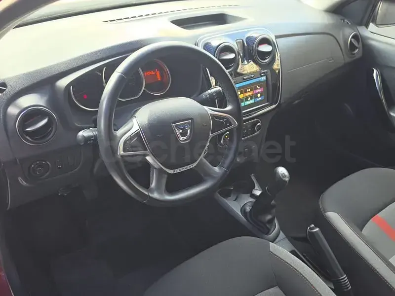 Usado Dacia Sandero Essentiel 95 CV (69 kW) 2020 Rojo Berlina