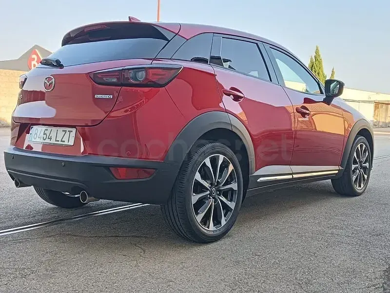 Usado Mazda CX-3 121 CV (88 kW) 2022 Granate SUV