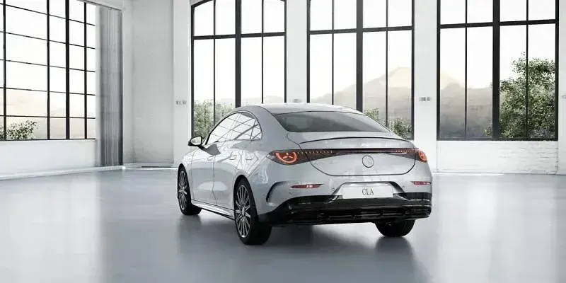 Usado Mercedes CLA180 136 CV (100 kW) 2026 Plata Berlina