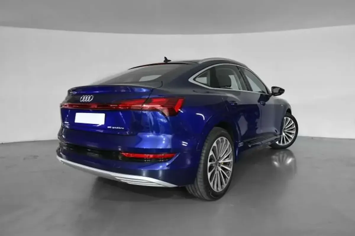 Usado Audi e-tron Sportback Sport 300 kW (408 CV) 2022 Azul SUV