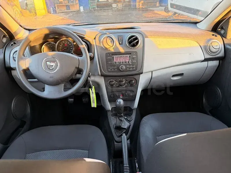 Usado Dacia Sandero Ambiance 75 CV (55 kW) 2014 Blanco Berlina