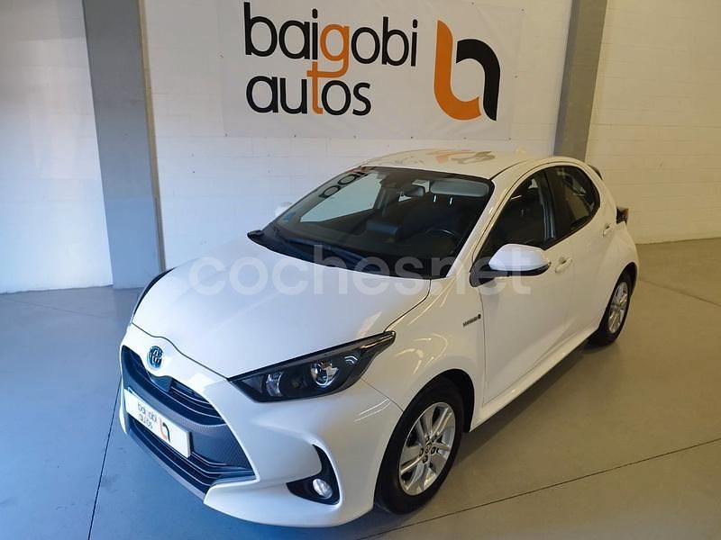 Usado Toyota Yaris Hybrid Active 116 CV (85 kW) 2021 Blanco Berlina