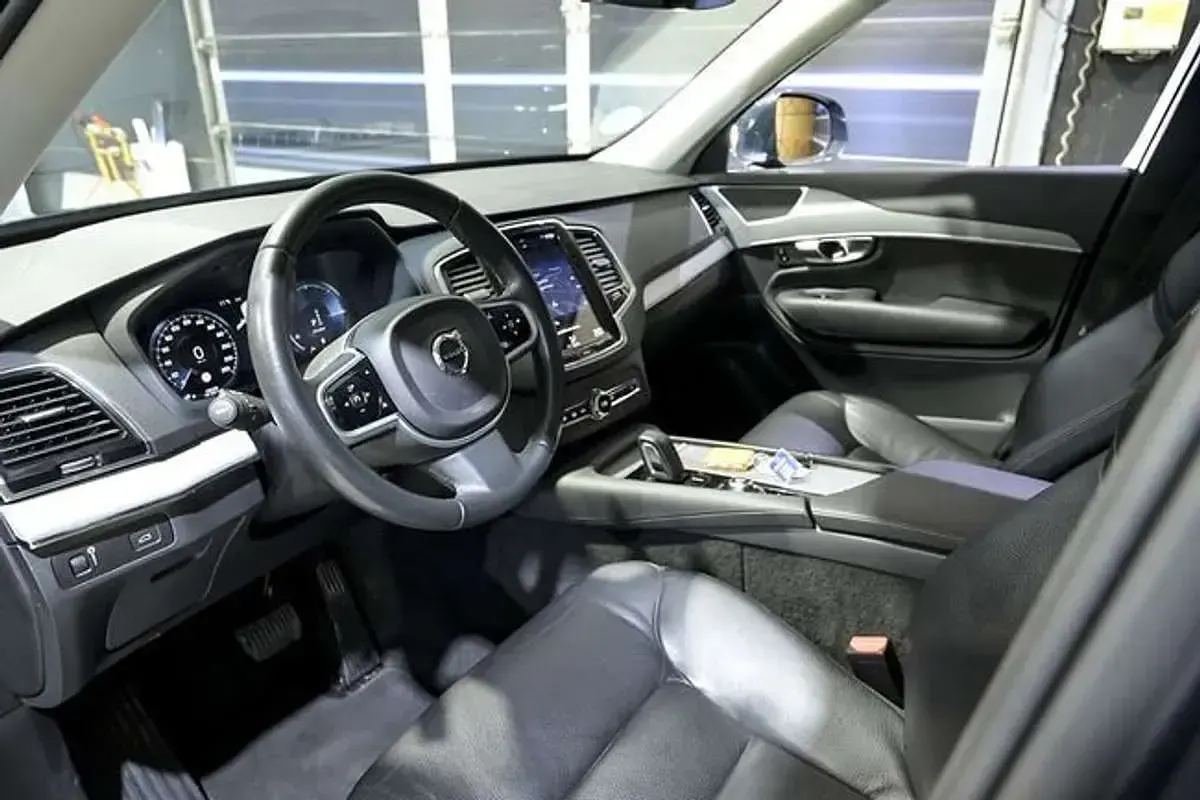 Begagnad Volvo XC90 Momentum 238 HK (175 kW) 2021 Blå SUV
