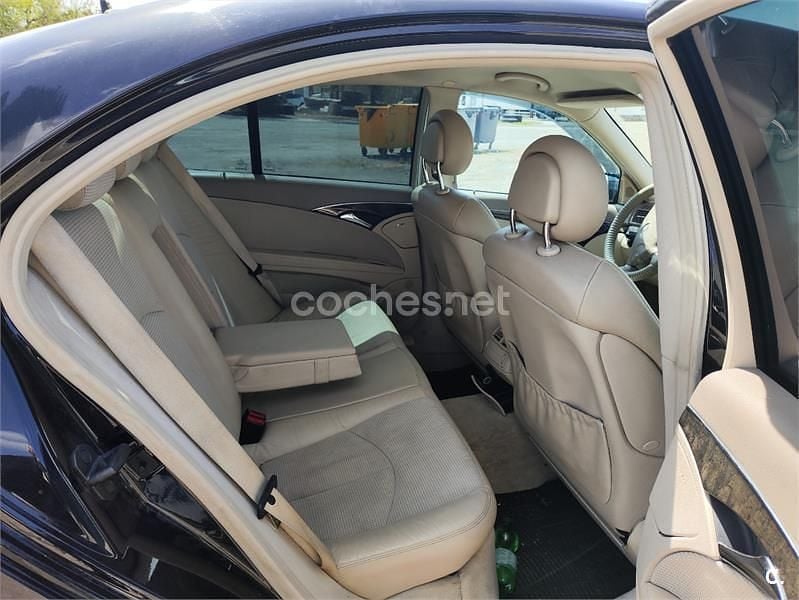 Usado Mercedes E270 Avantgarde 177 CV (130 kW) 2004 Negro Berlina