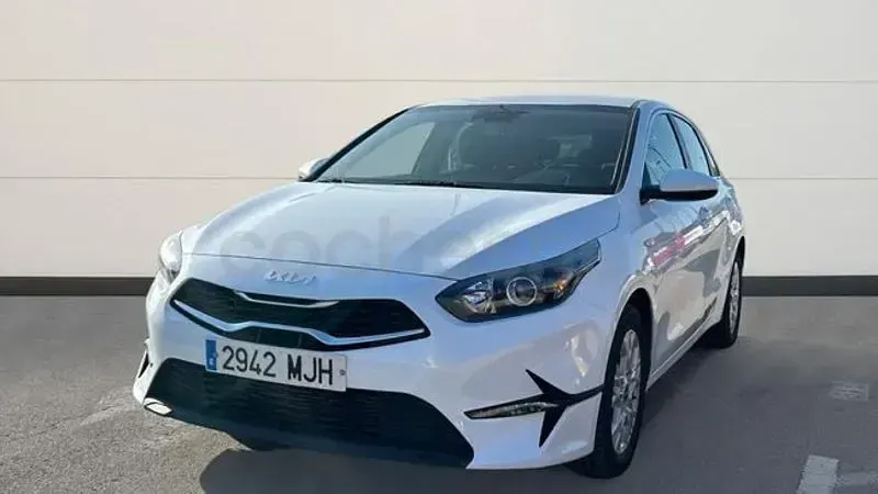 Usado Kia Ceed 136 CV (100 kW) 2023 Blanco Utilitario