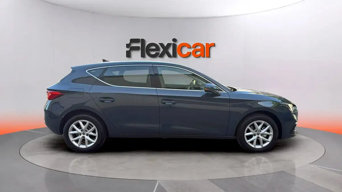Usado Seat Leon Style 116 CV (85 kW) 2025 Gris Berlina