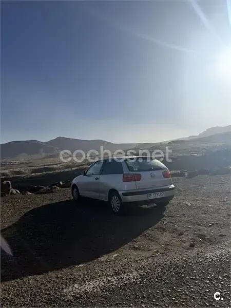 Usado Seat Ibiza 60 CV (44 kW) 2000 Gris / plata Utilitario