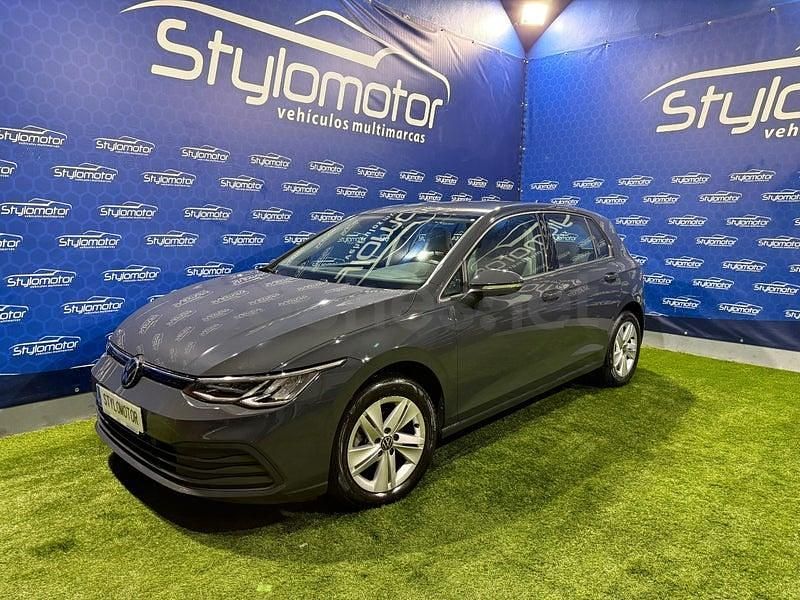 Usado VW Golf VIII 115 CV (84 kW) 2022 Gris / plata Berlina