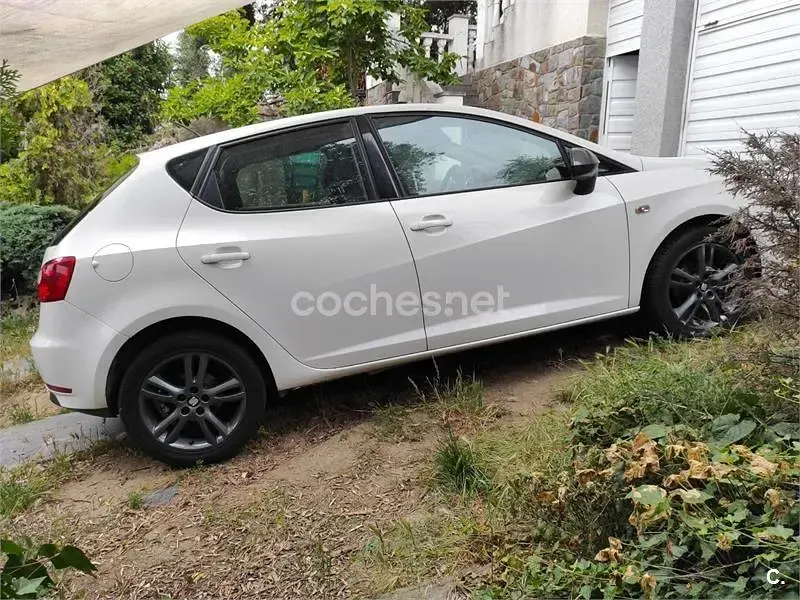 Usado Seat Ibiza Reference 90 CV (66 kW) 2017 Blanco Berlina