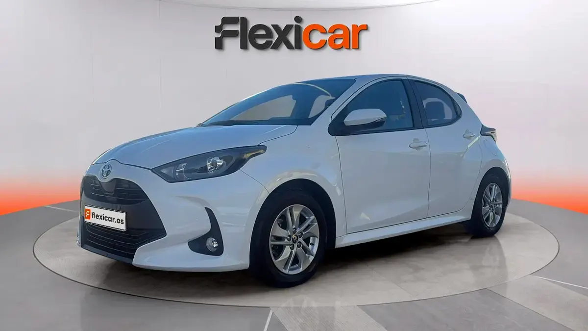 Usado Toyota Yaris Hybrid Business Edition 116 CV (85 kW) 2022 Blanco Berlina