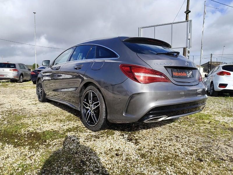 Usado Mercedes CLA200 Shooting Brake 150 CV (110 kW) 2019 Gris / plata Familiar
