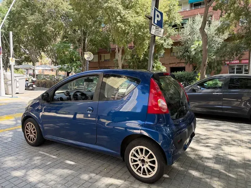 Usado Peugeot 107 68 CV (50 kW) 2007 Azul Utilitario