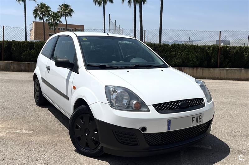 Blanco Usado 2008 Ford Fiesta Trend Utilitario | 2000 € - Imagen 1/4