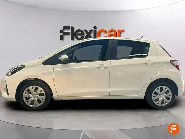 Usado Toyota Yaris Active 69 CV (50 kW) 2019 Blanco