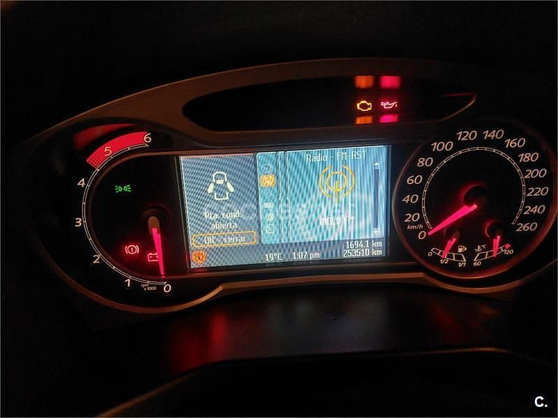 Usado Ford Mondeo Trend 125 CV (91 kW) 2009 Gris / plata Berlina