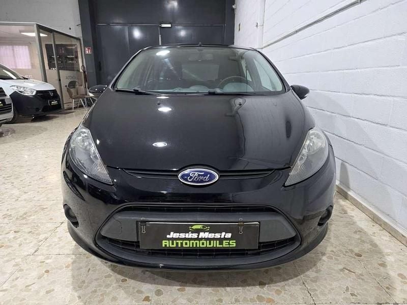 Usado Ford Fiesta Trend 69 CV (50 kW) 2010 Negro Utilitario