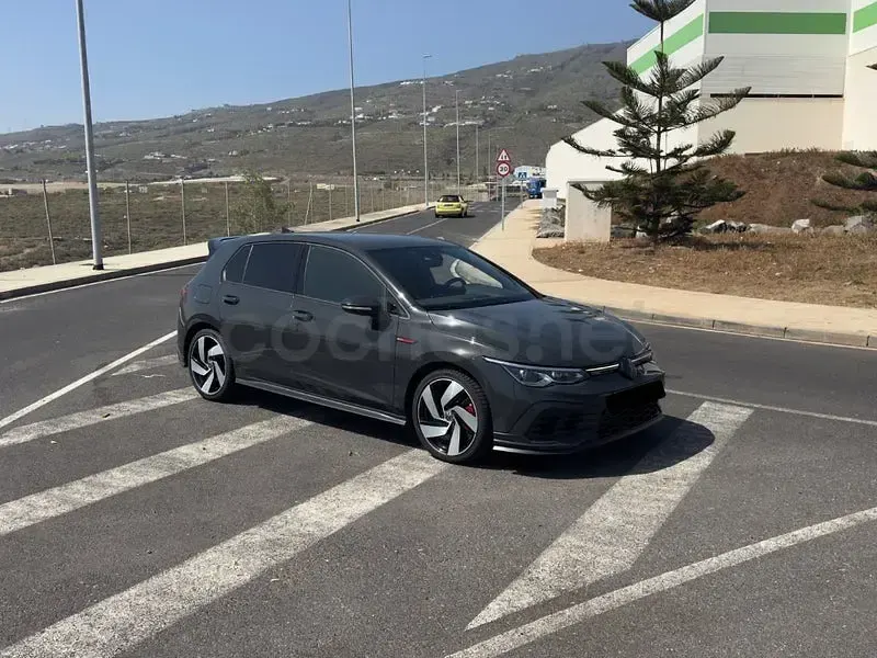 Usado VW Golf VIII GTI Clubsport 301 CV (221 kW) 2023 Gris / plata Berlina