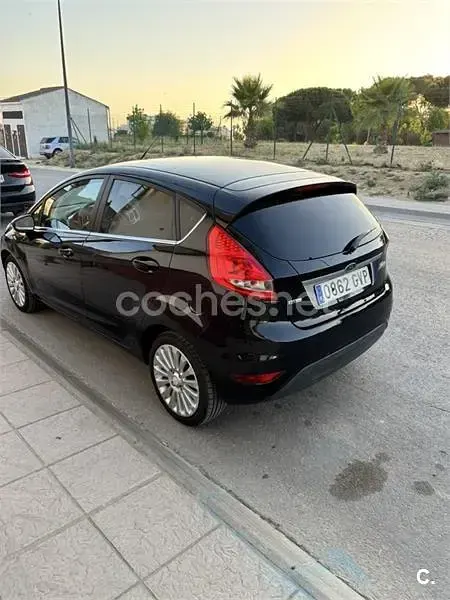 Usado Ford Fiesta Titanium 90 CV (66 kW) 2010 Negro Berlina